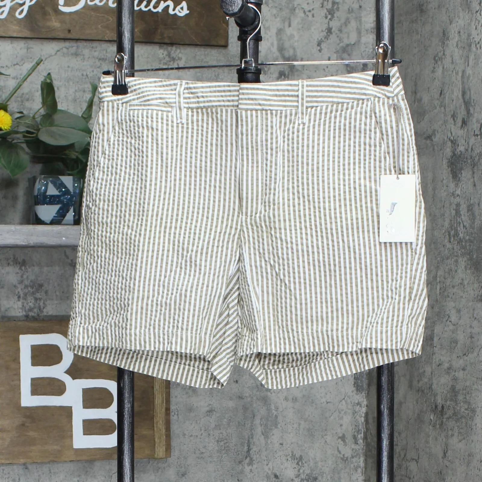 A New Day Women's Striped Regular Fit High-Rise 5" Chino Shorts 564894