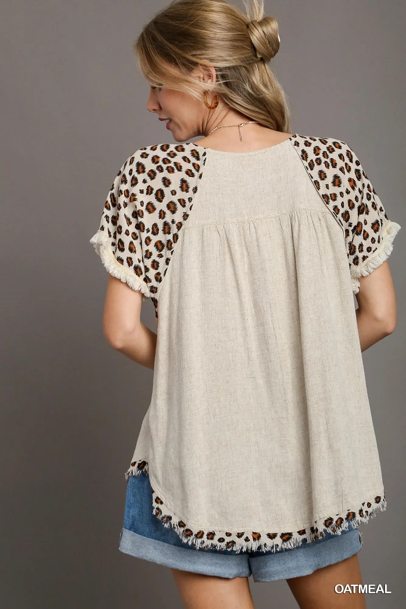 Berkley Linen Blend Animal Print Short Sleeve Top In Oatmeal
