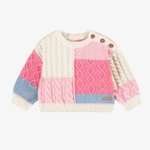 Chandail de tricot rose, crème et bleu effet patchwork, naissance || Pink, cream and blue patchwork effect knitted sweater, newborn