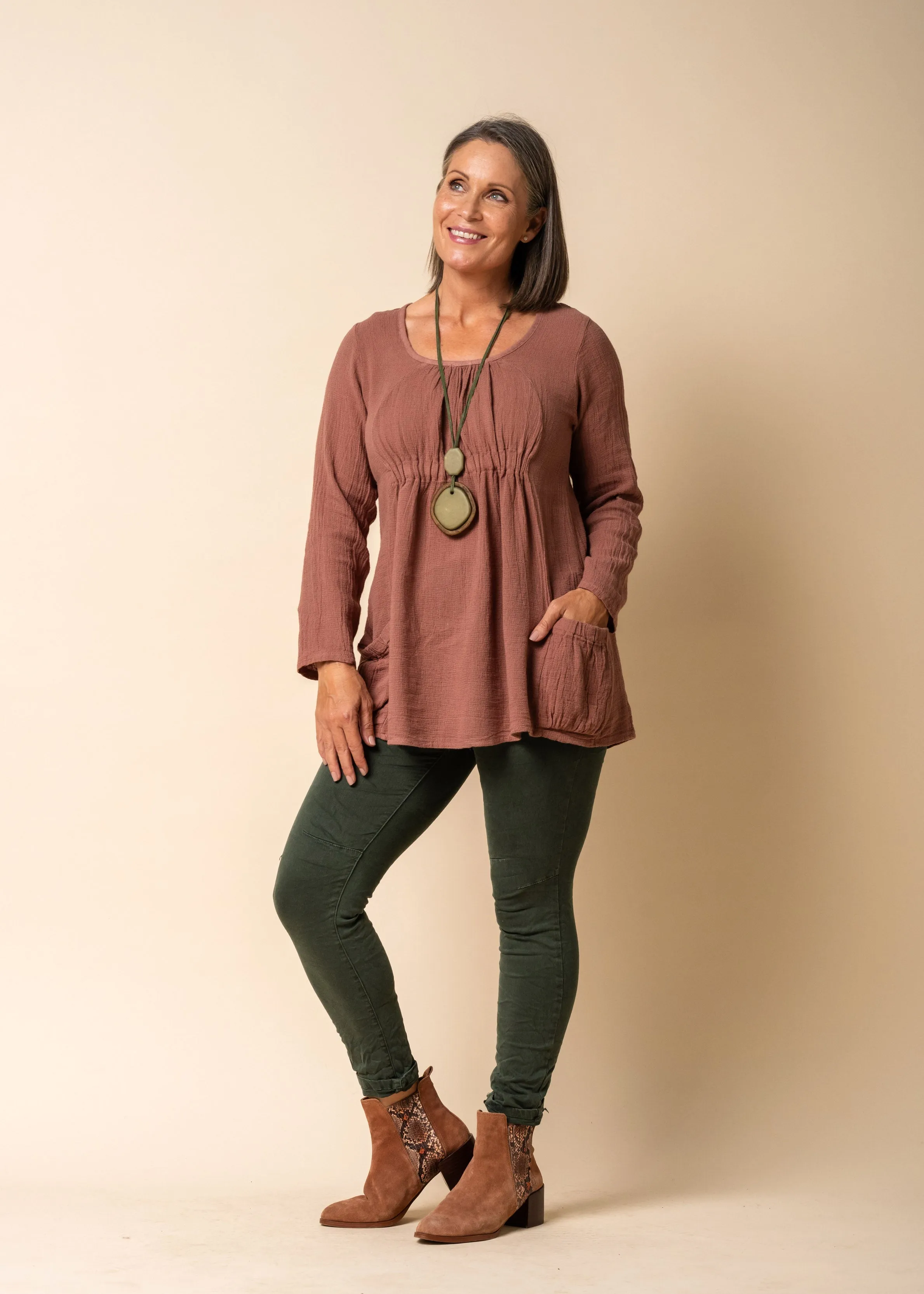Dorie Linen Blend Top in Nutmeg