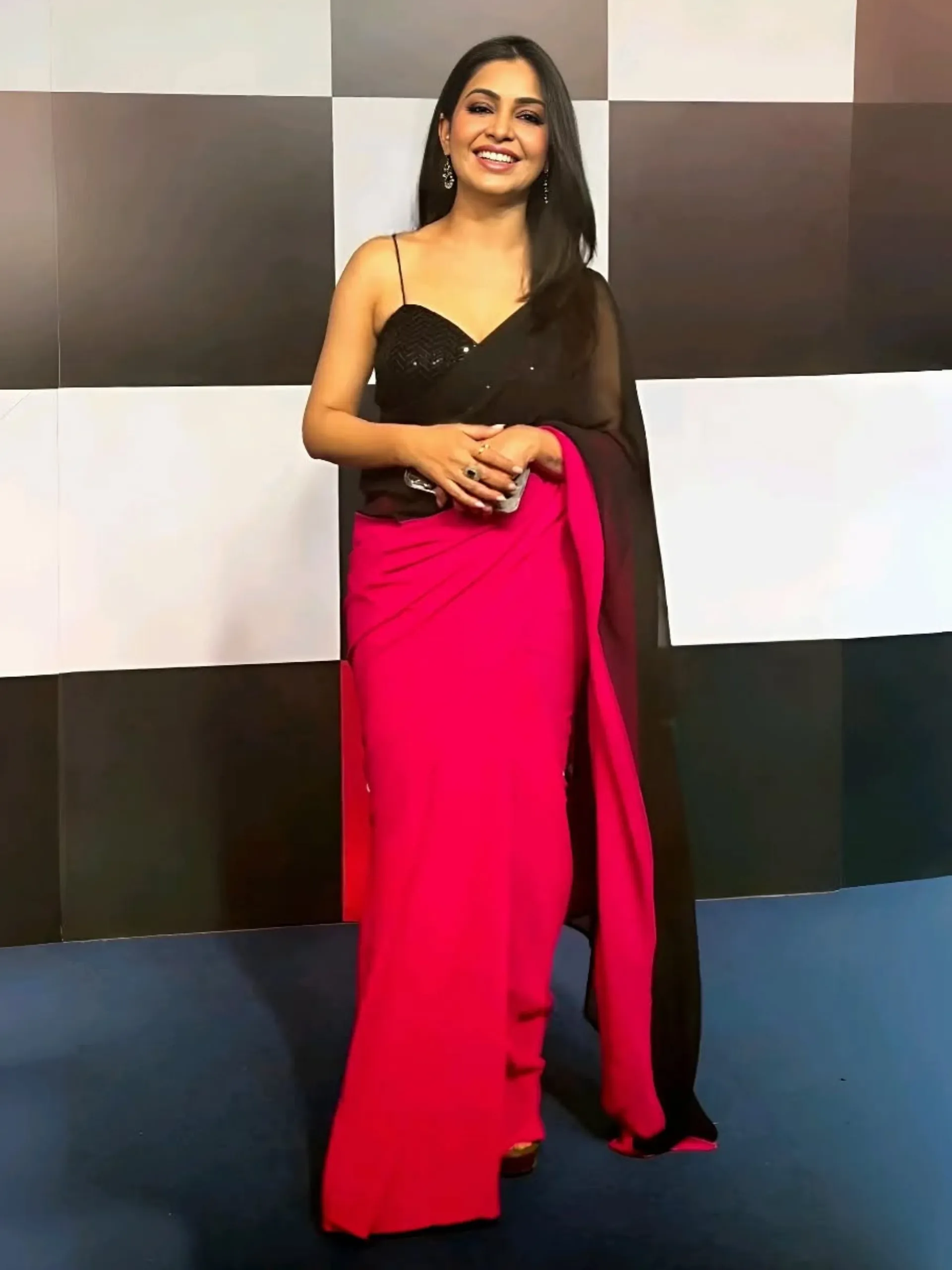 Fuchsia & Black Triangle Georgette Saree with Posh Black Blouse Fabric