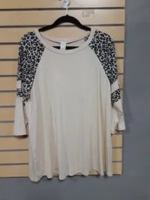 Now N' Forever cream color top w leopard sleeves