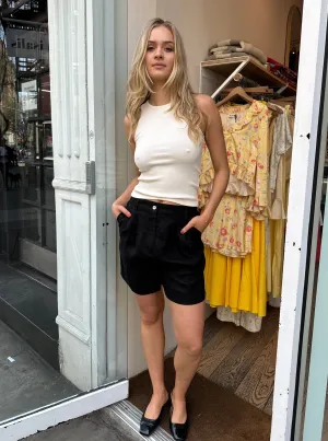 The Linen Pleated Short in Jet
