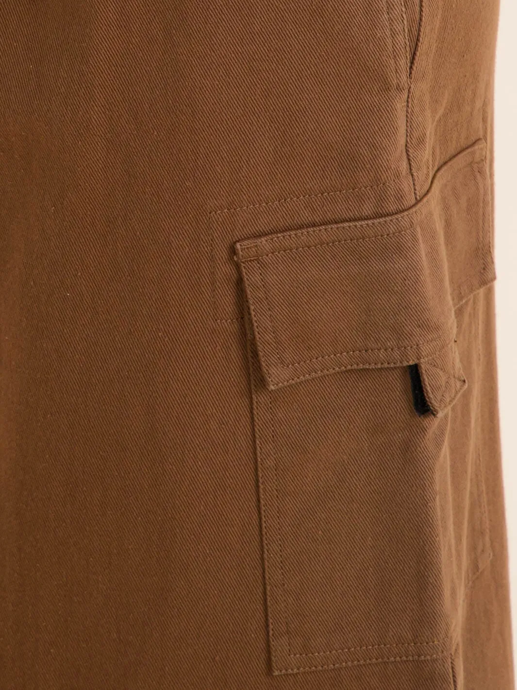 WOMEN'S ADJUSTABLE EDGE & WAIST CARGO POCKETS DENIM MIDI SKIRT