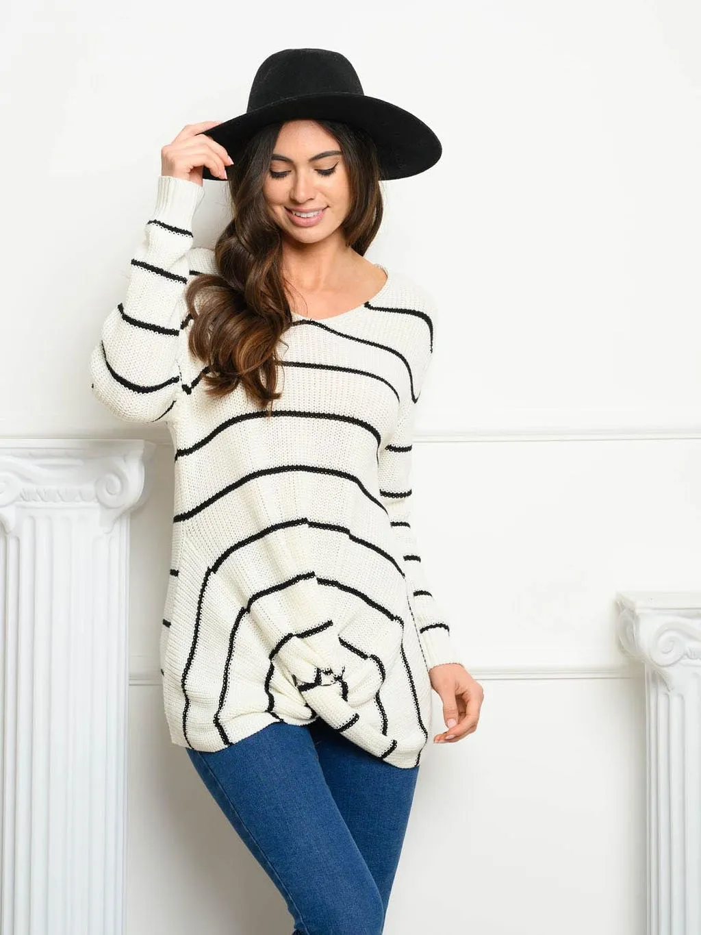 WOMEN'S LONG SLEEVE V-NECK STRIPED SWEATER