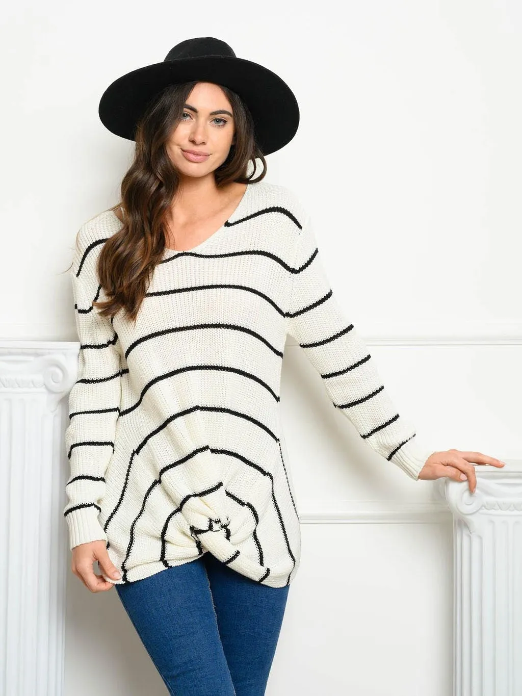 WOMEN'S LONG SLEEVE V-NECK STRIPED SWEATER
