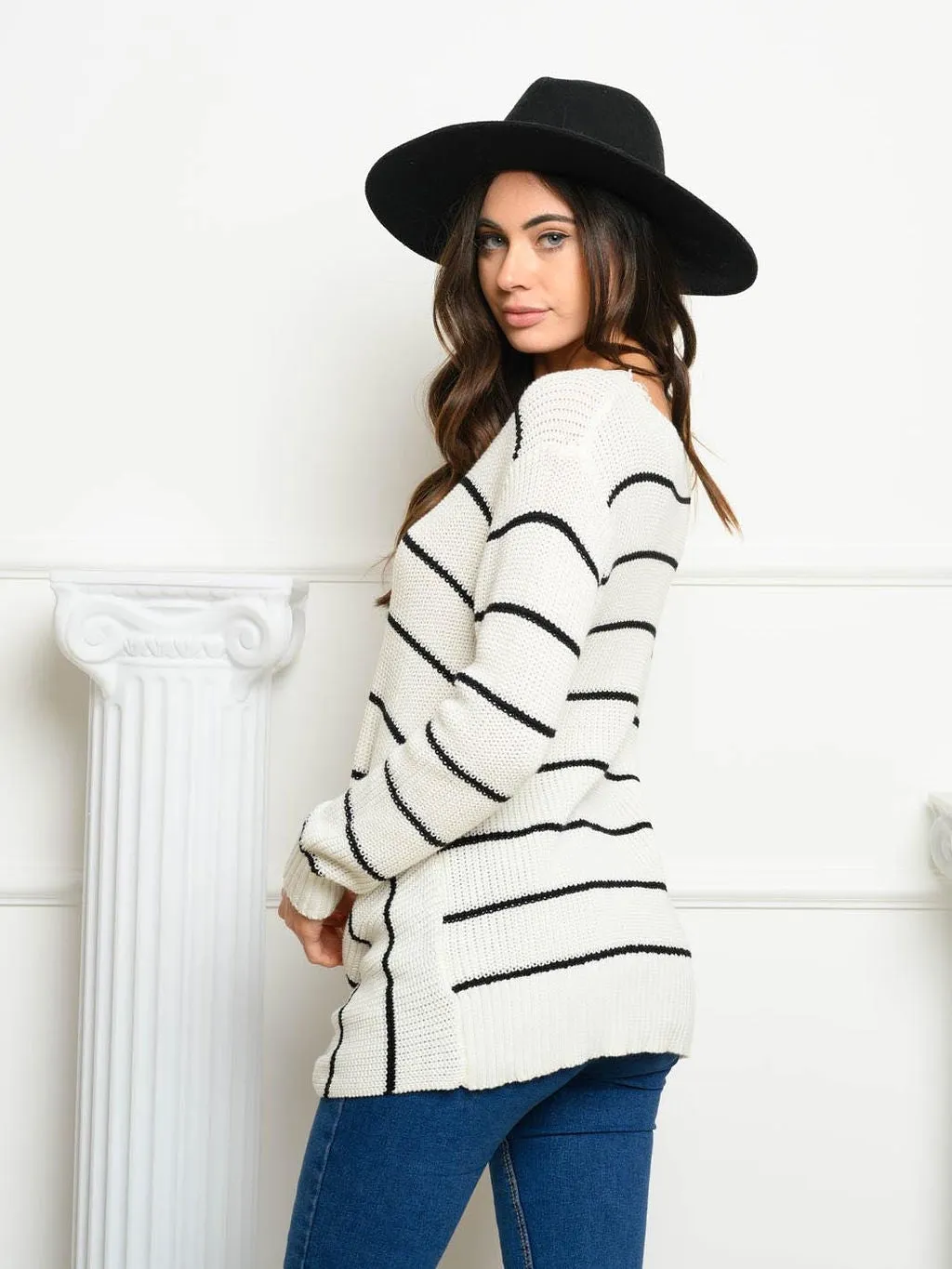 WOMEN'S LONG SLEEVE V-NECK STRIPED SWEATER